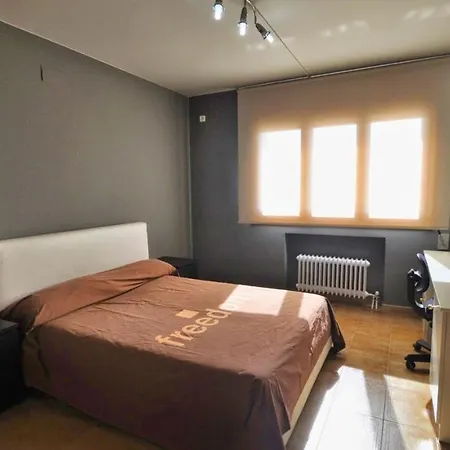 Vila Sleeps 8 With Pool Air Con And Wifi *