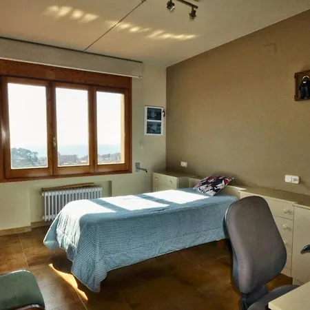 Villa Sleeps 8 With Pool Air Con And Wifi Lloret de Mar
