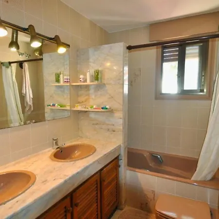 Villa Sleeps 8 With Pool Air Con And Wifi *