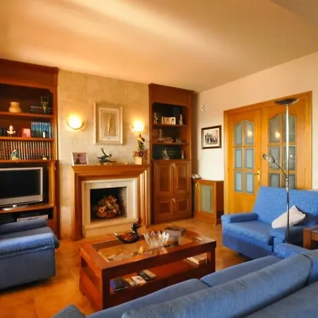 Sleeps 8 With Pool Air Con And Wifi Villa