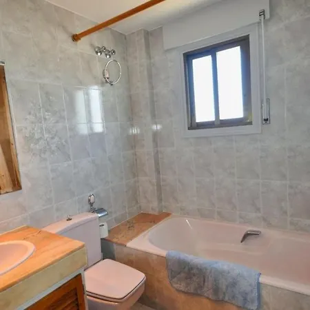 Villa Sleeps 8 With Pool Air Con And Wifi Lloret de Mar