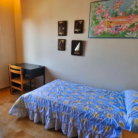 Sleeps 8 With Pool Air Con And Wifi Lloret de Mar