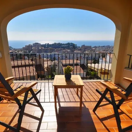 Sleeps 8 With Pool Air Con And Wifi Lloret de Mar