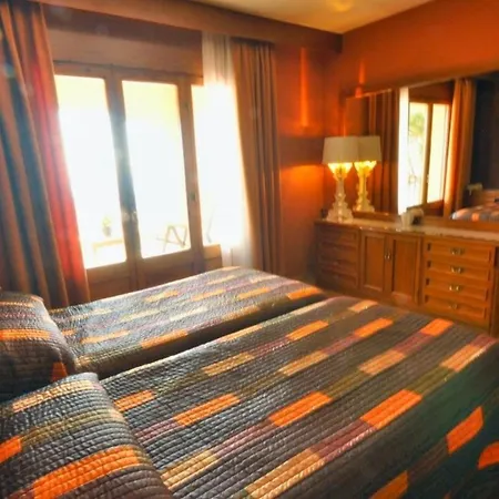Villa Sleeps 8 With Pool Air Con And Wifi